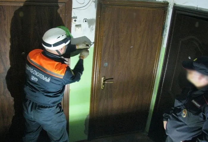 В опасных для жизни ситуациях сотрудники МЧС не проводят ритуалы у дверей / Фото: penzavzglyad.ru