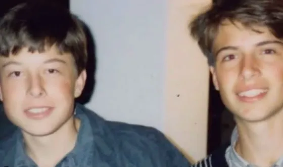 В юности Илон Маск (слева) был застенчивым ребенком