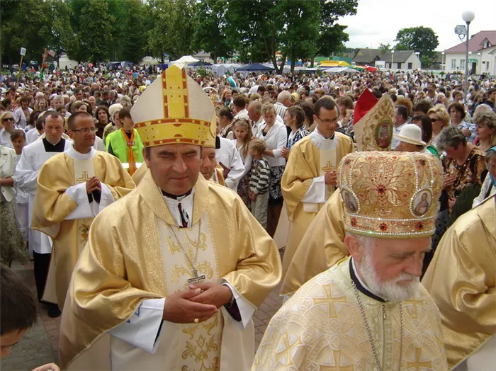 Белорусы исповедуют католицизм, униаризм.