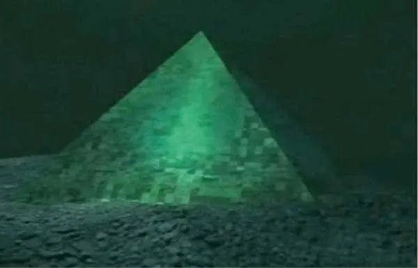 Пирамида на дне в районе Бермудского треугольника