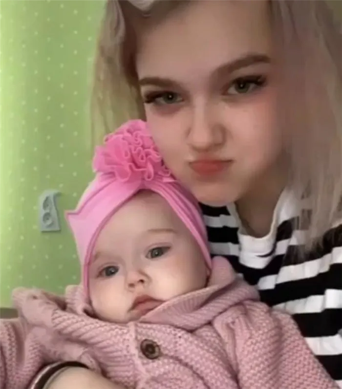 Даша Суднишникова и ее дочь Эмилия