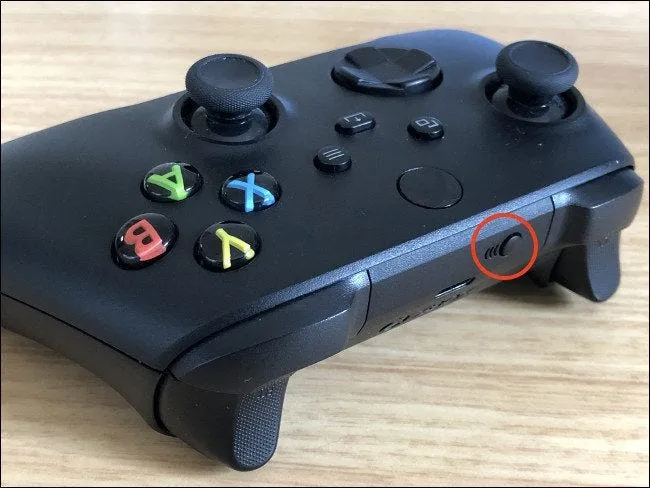Кнопка сопряжения с контроллером серии Xbox
