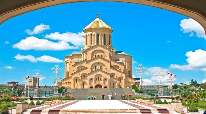 Церковь Святой Троицы (Цминда Самеба) в Тбилиси