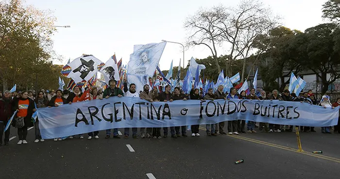 Массовые протесты на фоне банкротства Аргентины