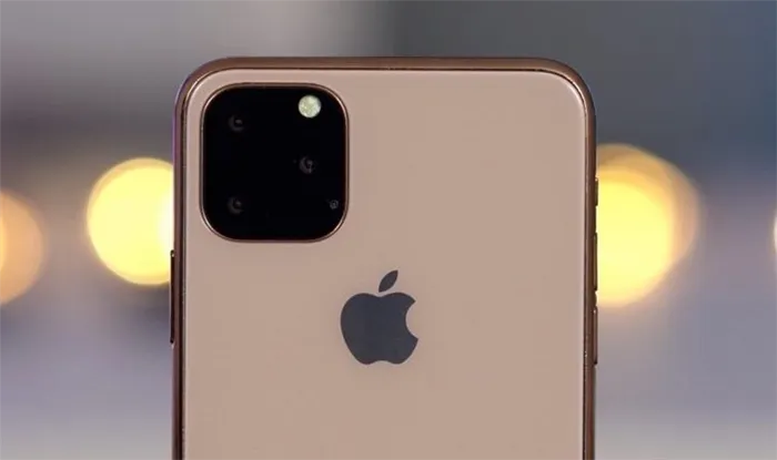 Телефон iPhone с логотипом