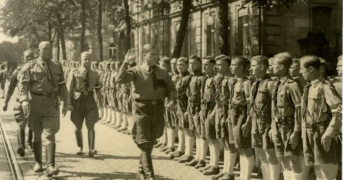 Высшие нацистские чины регулярно встречались с учениками гитлеровской молодежи. /Фото: 1.bp.blogspot.com