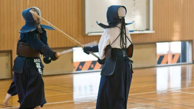 Японцы с большим уважением относятся к традициям. Кент - это современное искусство фехтования, предназначенное для закалки воли и тела.